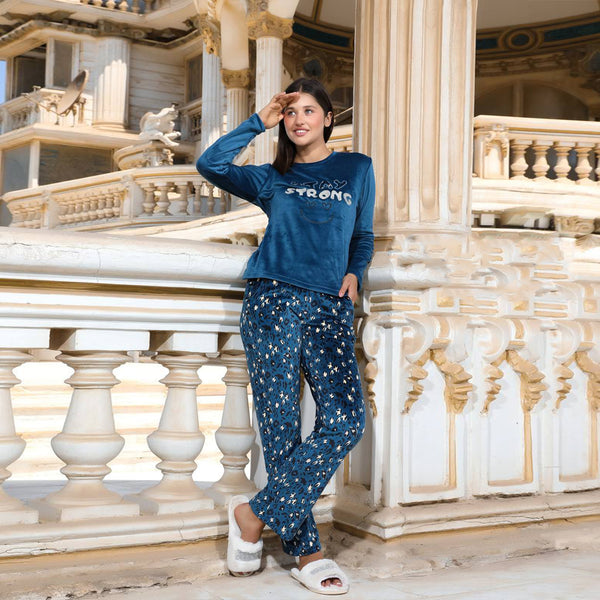 بيجامة قطيفة